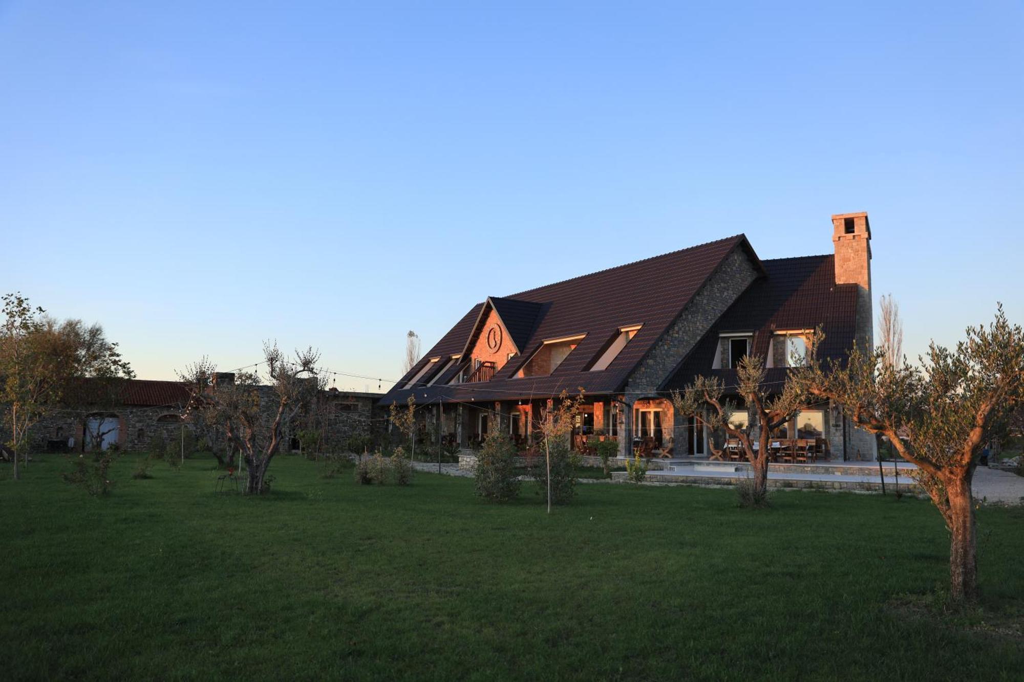 Lahuta E Vjeter Agroturizem Hotel Lac Exterior photo
