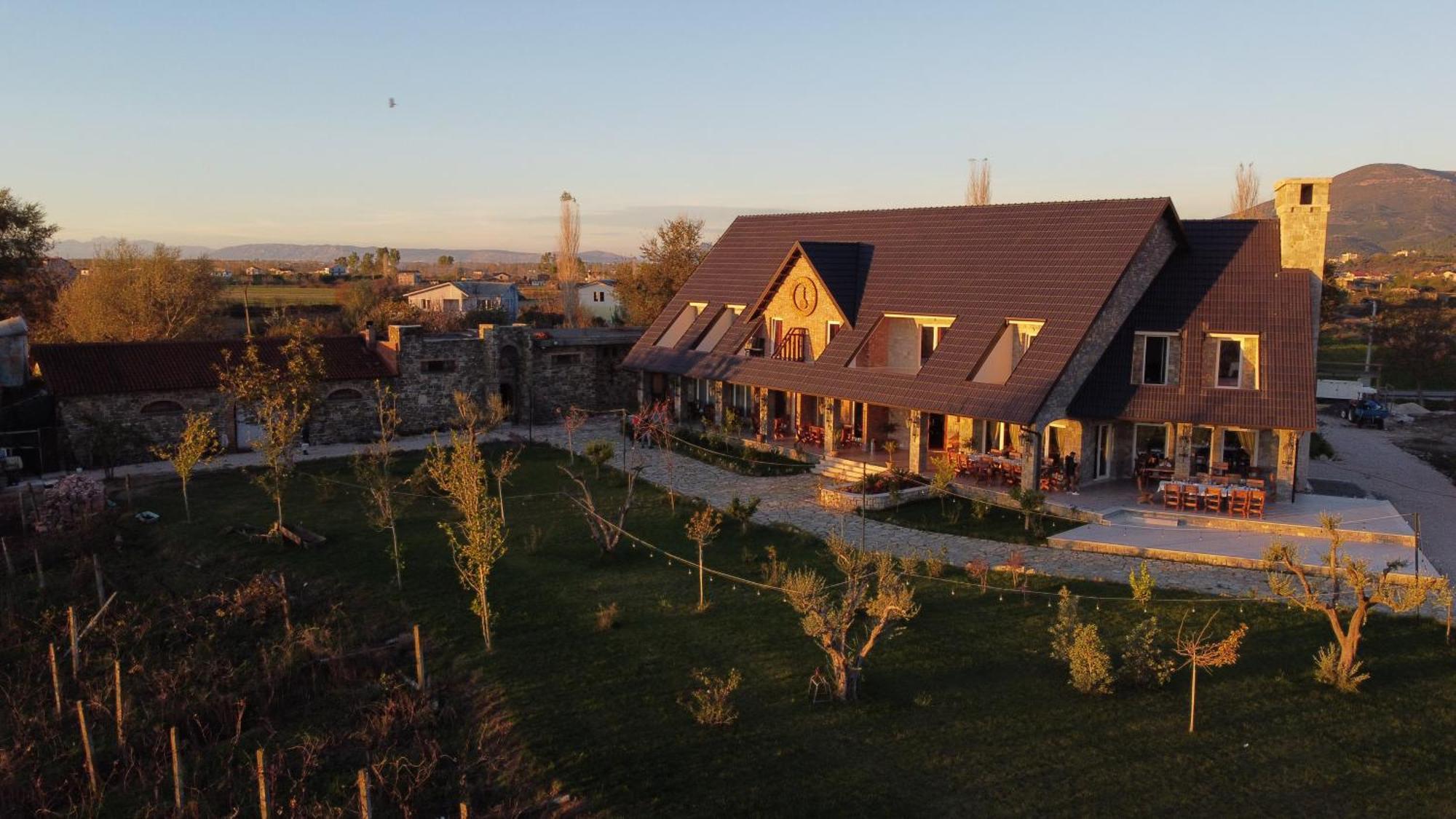 Lahuta E Vjeter Agroturizem Hotel Lac Exterior photo