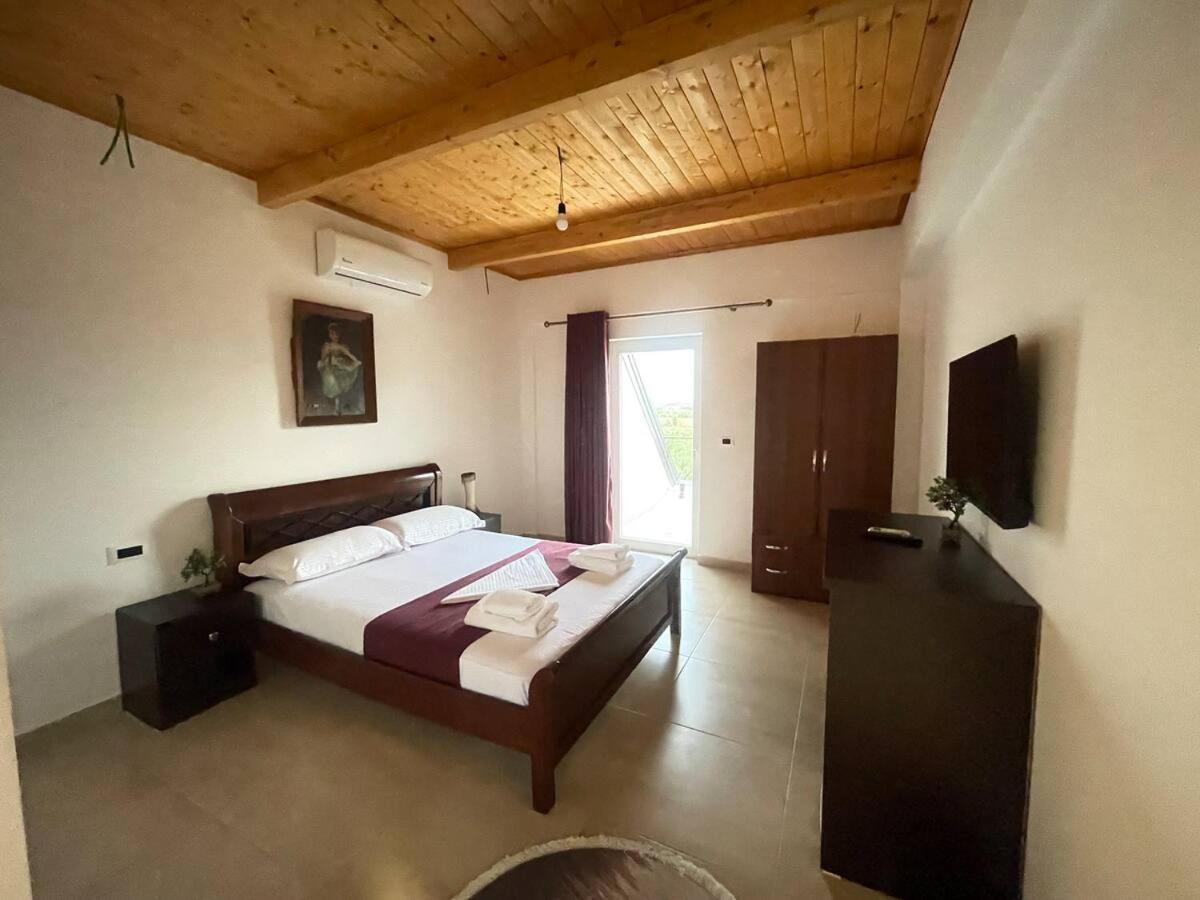 Lahuta E Vjeter Agroturizem Hotel Lac Exterior photo